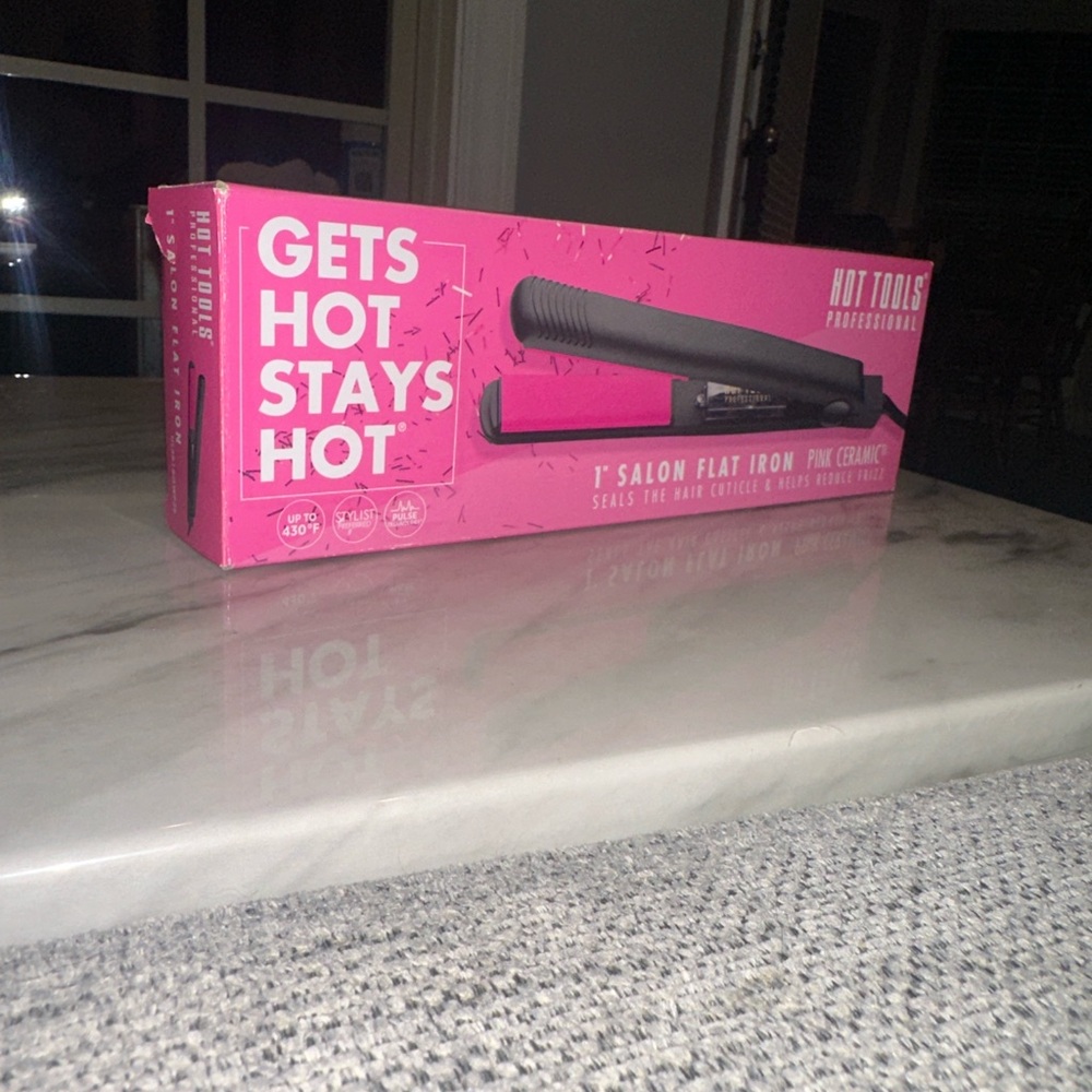 Hot Tools Pink Ceramic 1” Flat Iron